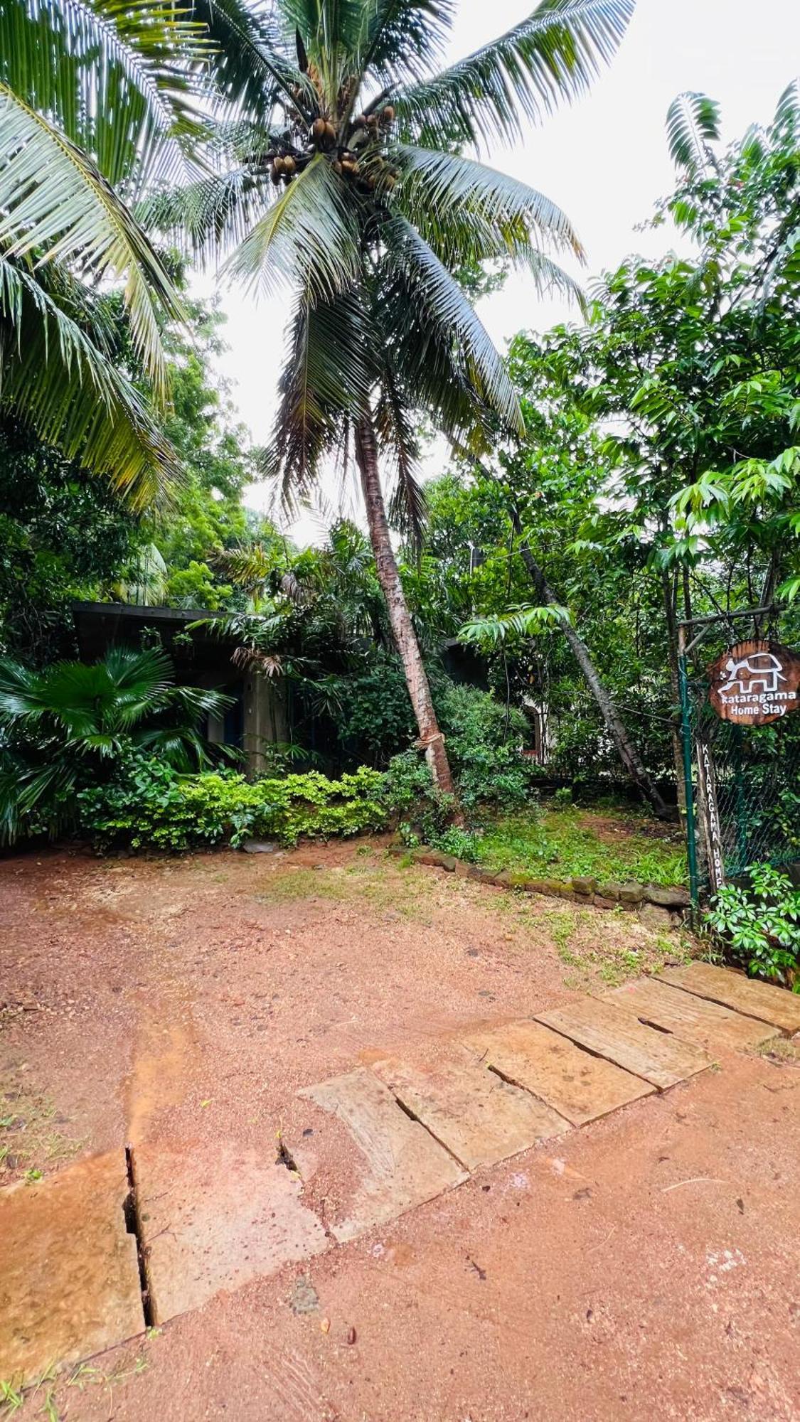 Kataragama Homestay Экстерьер фото