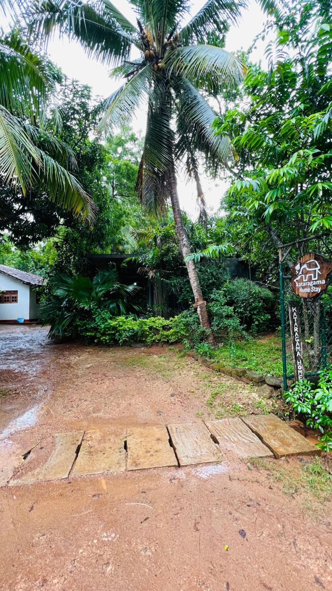 Kataragama Homestay Экстерьер фото